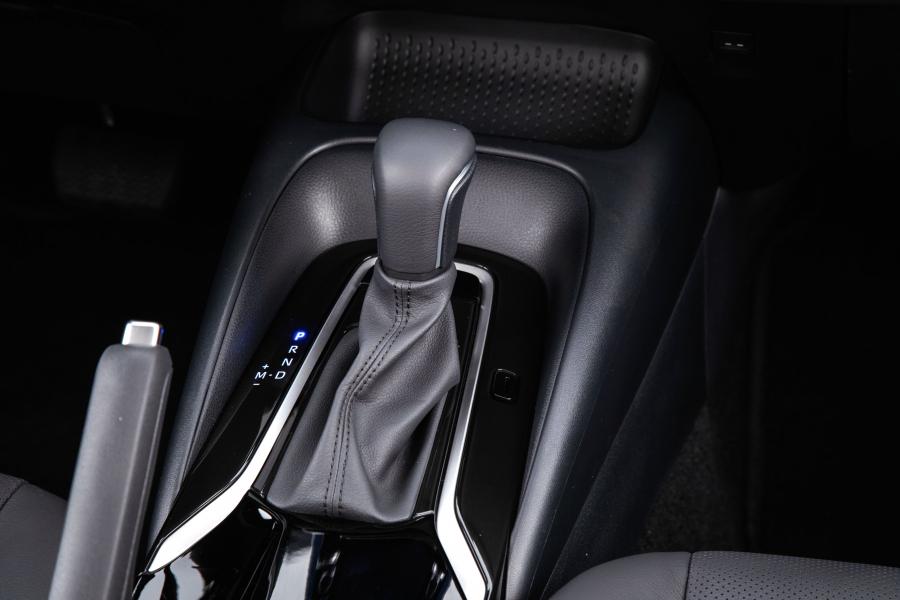 Детали интерьера Toyota Corolla XEi Sedan 2019 года  (LA) (фото 14 из 33)